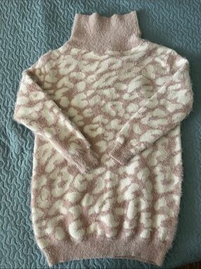 Cozy Leopard-Print Turtleneck Sweater - Soft Pink & Cream